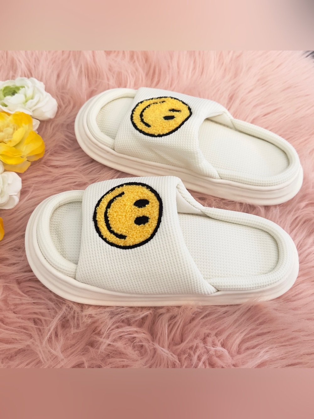 White Slide Slippers With Sherpa Happy Face Accent Sz 8.5-9.5 NEW!